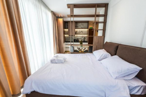 Studio Luxury Suite Near Center